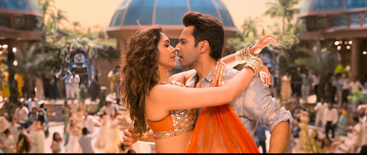 Hai Jawani Toh Ishq Hona Hai First Look David Dhawan Mrunal Thakur