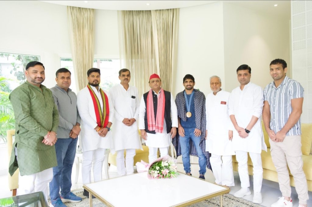 Akhilesh Yadav meet Aman Sehravat 