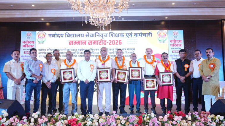 कर्मचारी सम्मान समारोह